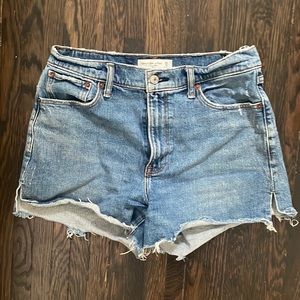 Abercrombie 4 inch Mom Short High Rise